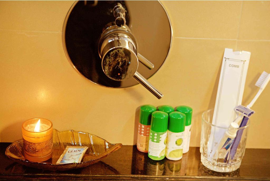 Hotel Highnest Singapperumalkovil Bilik gambar
